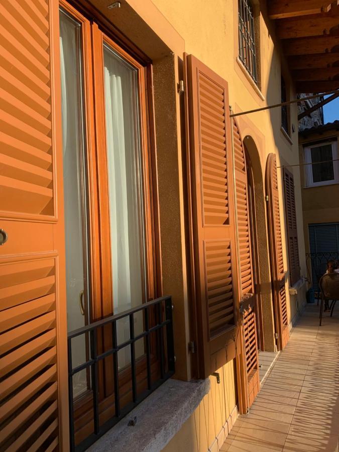 Palazzo Teatro Vecchio-Holiday Suites 살로 외부 사진