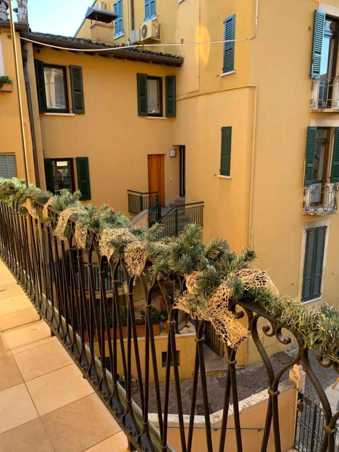 Palazzo Teatro Vecchio-Holiday Suites 살로 외부 사진