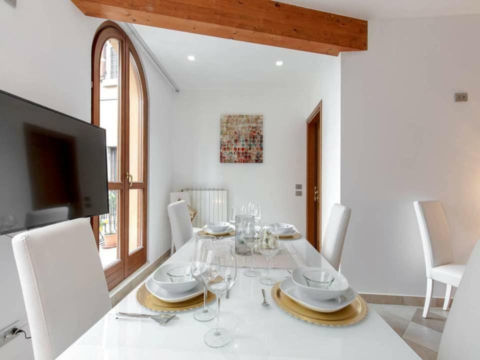 Palazzo Teatro Vecchio-Holiday Suites 살로 외부 사진