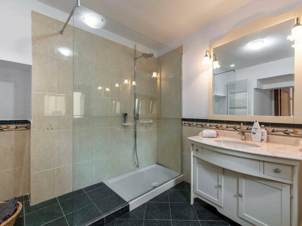 Palazzo Teatro Vecchio-Holiday Suites 살로 외부 사진