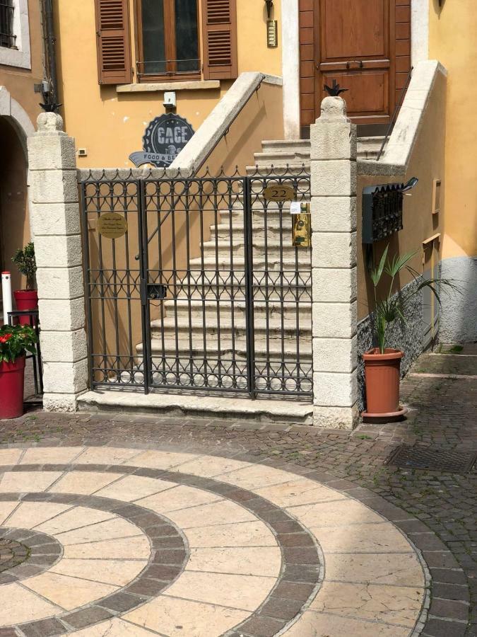 Palazzo Teatro Vecchio-Holiday Suites 살로 외부 사진
