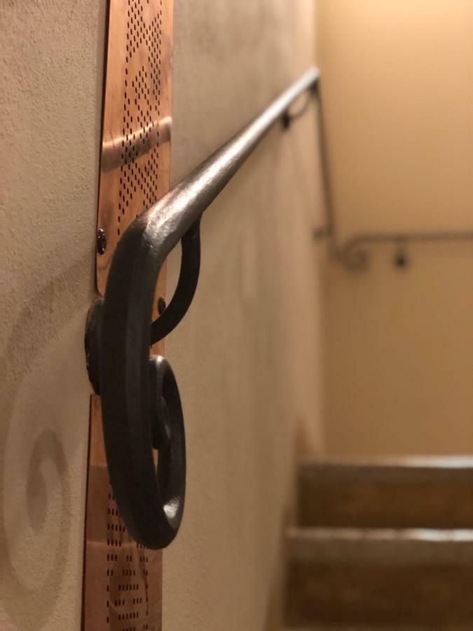 Palazzo Teatro Vecchio-Holiday Suites 살로 외부 사진